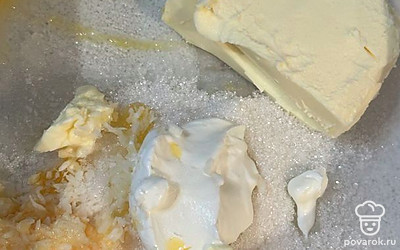 Добавляем сливочное масло.