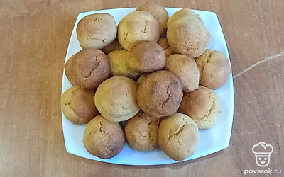 Выпекайте в разогретой до 180 градусов духовке около 15-20 минут, пока не подрумянится.