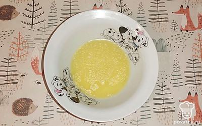 Растопите сливочное масло.