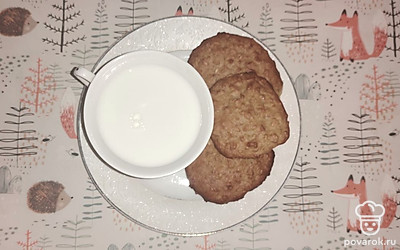 Подавайте овсяное к чаю или молоку. 