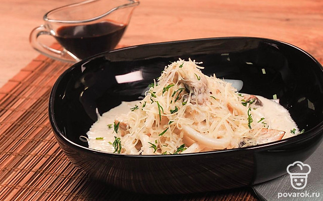 Кальмары в сливочном соусе — Рецепт с фото