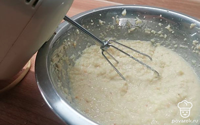 Слегка взбиваем блендером. 