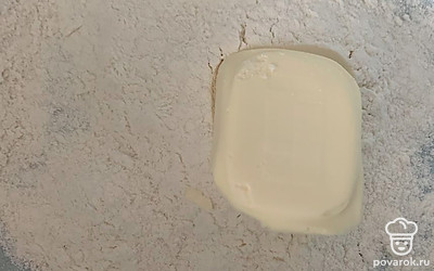 Муку и масло перемешать в крошку.