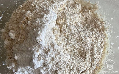 Добавить овсяную муку, разрыхлитель.