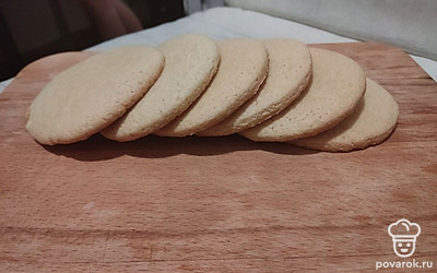 Молочные коржики готовы. Дадим им остыть и подаем к чаю.