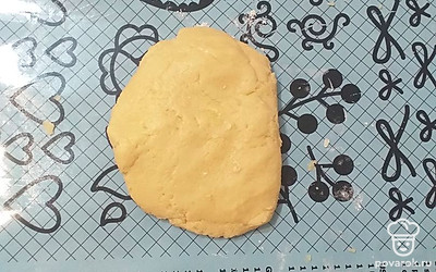 Тесто убрать на 20 минут в холодильник.