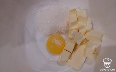 Всыпать ванильный сахар, перемешать. 