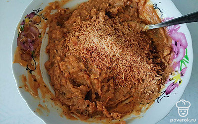 Хорошо все перемешать. Эти обрезки я тоже использую в начинке. Начинка готова. 
