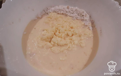 Соединить сухую и жидкую смеси, перемешать. 