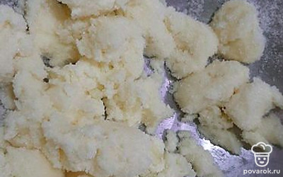 Смешиваем сахар и масло. 