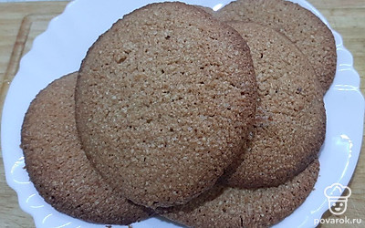 Можно подавать с молоком или любимым напитком. 