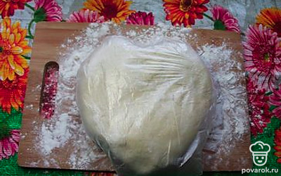 Тесто убрать в холодильник на полчаса.