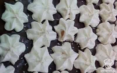 Сушим в духовке, ставим режим «верх-низ» при температуре 100 градусов, примерно 1 час.