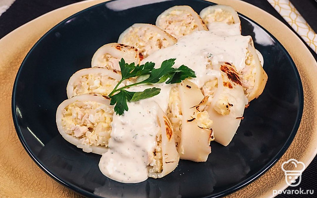 Кальмары, фаршированные рисом и яйцом — Рецепт с фото