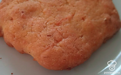 Выкладываем на пергамент и отправляем в духовку до готовности. На 15-20 минут при температуре 160-170 градусов. 