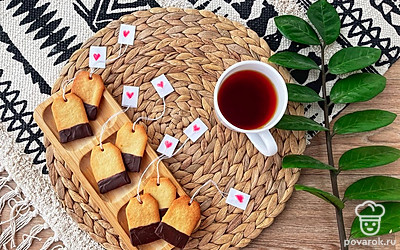 Печенье точно произведет впечатление на гостей, на самодельных ярлычках можно написать или нарисовать любой рисунок или написать текст.