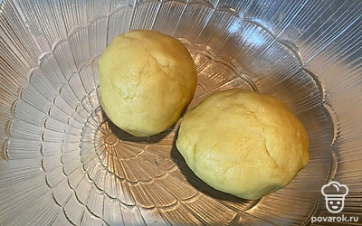 Готовое тесто убираем в холодильник на полчаса. 