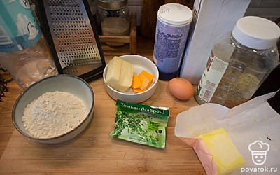 Подготовьте ингредиенты. Масло должно быть холодным.