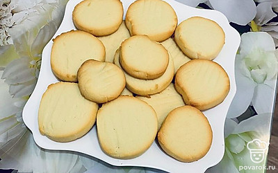 Далее вынимаем из духовки, раскладываем в тарелочку и зовем всех пить чай.