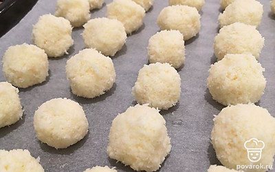 Формируем шарики, и отправляем в духовку минут на 15-20.