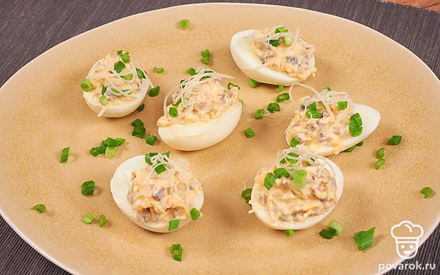 Яйца, фаршированные грибами — Рецепт с фото