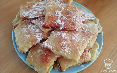 Этот сладкий десерт будет очень кстати и при чаепитии в узком семейном кругу и для угощения Ваших знакомых. Для придания большей сладости печенье можно присыпать сахарной пудрой. Также вместе с печеньем к чаю или кофе можно подать какое-нибудь варенье или джем. Если вместе с печеньем подается какая-либо сладость, то напитки можно не подслащивать.