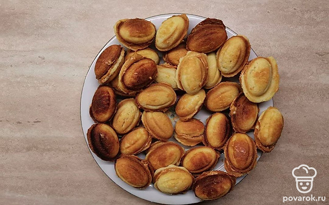 Сладкие «Орешки» со сгущенкой — Рецепт с фото