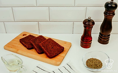 Разогрейте сковороду с небольшим количеством растительного масла.