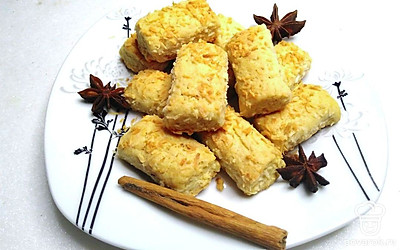 Украсьте готовое печенье палочкой корицы и звездочками бадьяна.