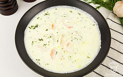 Подайте креветки с вкусным гарниром. С этими морепродуктами отлично сочетается рис или лапша. Они не оттеняют насыщенный вкус креветок, а дополняют его.