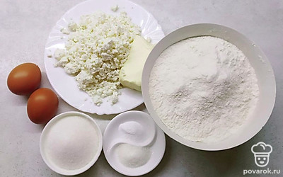 Растопите сливочное масло. Просейте муку с помощью сита.