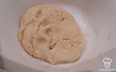Замесить тесто.