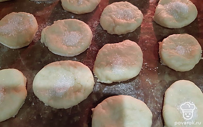 Сформировать печенье, выпекать в разогретой духовке на 180 градусов 20 минут. 