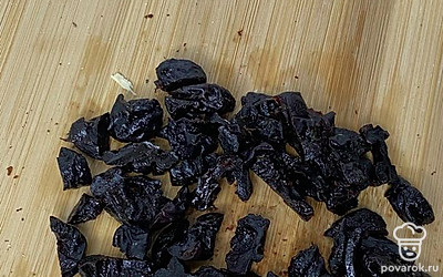 То же самое проделаем с черносливом.