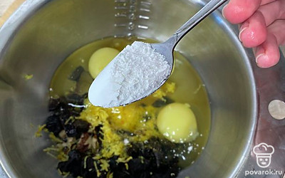 Добавим 1 чайную ложку разрыхлителя.