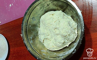 Замесить тесто.