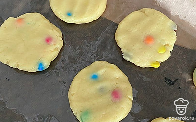 Формируем печенье и выпекаем при 180 градусах 15 минут. 