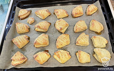 Это печенье можно ничем не украшать, потому что сверху есть кристаллы сахара.