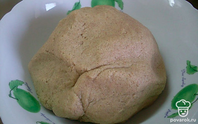 Замесите эластичное тесто.