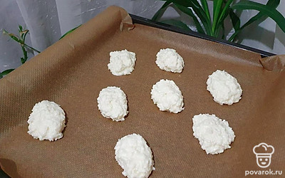 Выпекайте печенье около 20 минут в духовке.