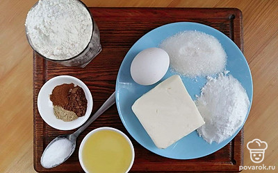 Яйцо ополосните. Подготовьте все ингредиенты по рецепту. Белок отделите от желтка.