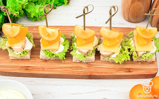 Канапе с курицей, апельсином и томатом черри — Рецепт с фото