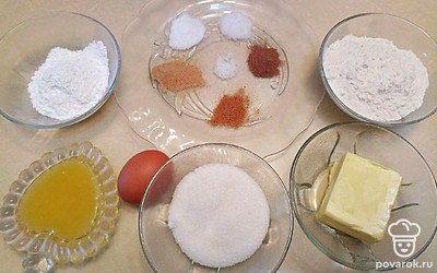 Отмеряйте по рецепту нужные продукты и специи. Разделите их по процессам приготовления. Выберите посуду и кухонный инвентарь соответственно.