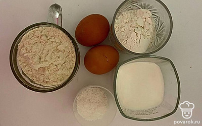 Выньте заранее из холодильника молоко. Разогрейте духовку до 200 ℃.