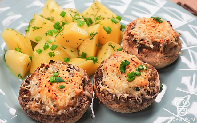 Шампиньоны, фаршированные сметаной — Рецепт с фото