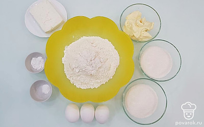 Достаньте масло из холодильника минут за 15-20 до приготовления.