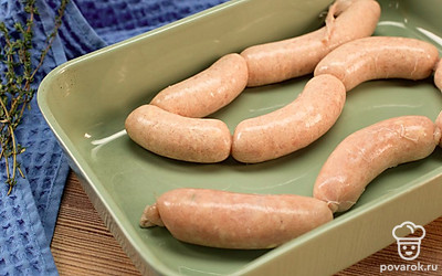 Запекайте колбасу в течение 20 минут.
