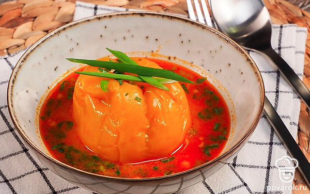 Фаршированные перцы в сметанно-томатном соусе — Рецепт с фото