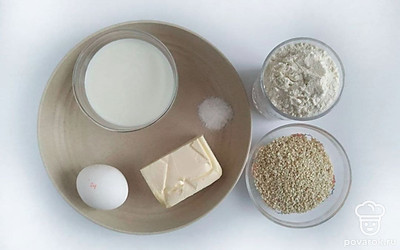 Заранее просейте муку, разогрейте духовку до 190 градусов.