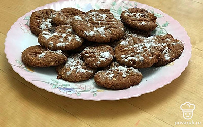 Вкусное полезное печенье украсьте сахарной пудрой при подаче. Подавайте с горячим ароматным чаем.